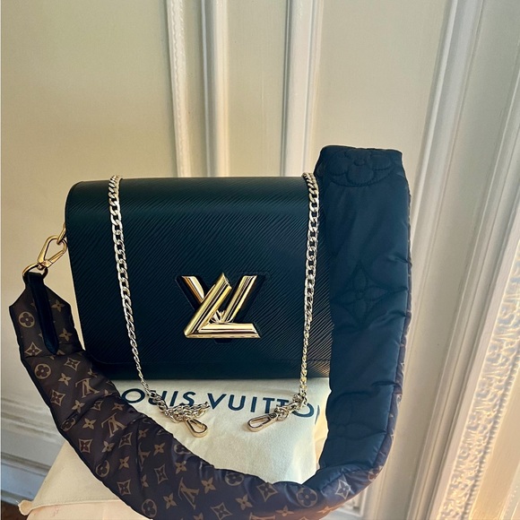 Black LV Twist MM comes with shoulder strap - Picture 2 of 3